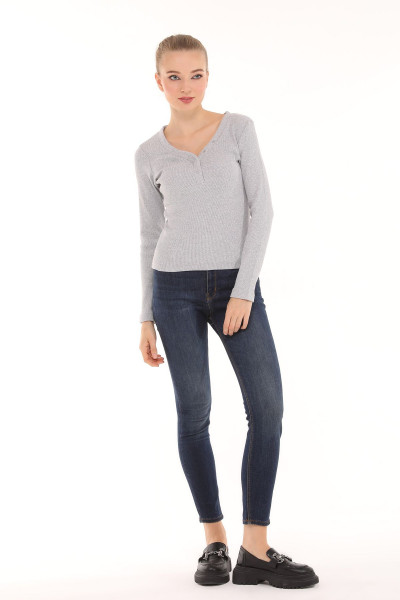 MOR BUTİK GRİ SLİM ÇITÇITLI REGULAR BOY V YAKA FİTİLLİ ESNEK ÖRME BLUZ COLD01001