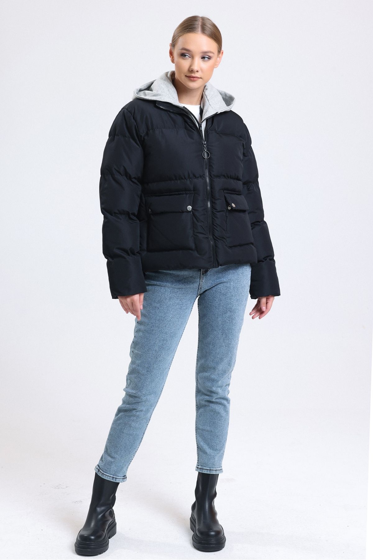 Kadın Siyah Sweatshirt Detaylı Çift Cepli Fermuarlı Asimetrik Şişme Mont Kadın Siyah Sweatshirt Detaylı Çift Cepli Fermuarlı Asimetrik Şişme Mont