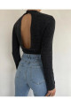 Siyah Pamuklu Esnek Sırt Dekolteli Crop Fitted/Vücuda Oturan Esnek Simli Bluz Siyah Pamuklu Esnek Sırt Dekolteli Crop Fitted/Vücuda Oturan Esnek Simli Bluz