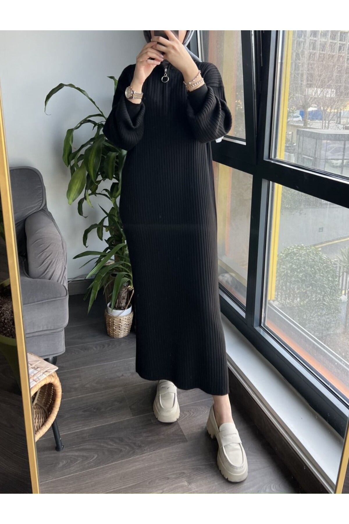 Oversize Bol Kesim Fermuar Yaka Fitilli Triko Tesettür Elbise Oversize Bol Kesim Fermuar Yaka Fitilli Triko Tesettür Elbise
