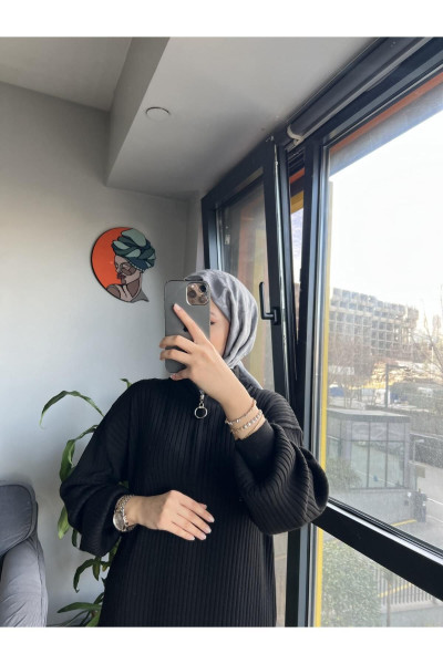 Oversize Bol Kesim Fermuar Yaka Fitilli Triko Tesettür Elbise Oversize Bol Kesim Fermuar Yaka Fitilli Triko Tesettür Elbise