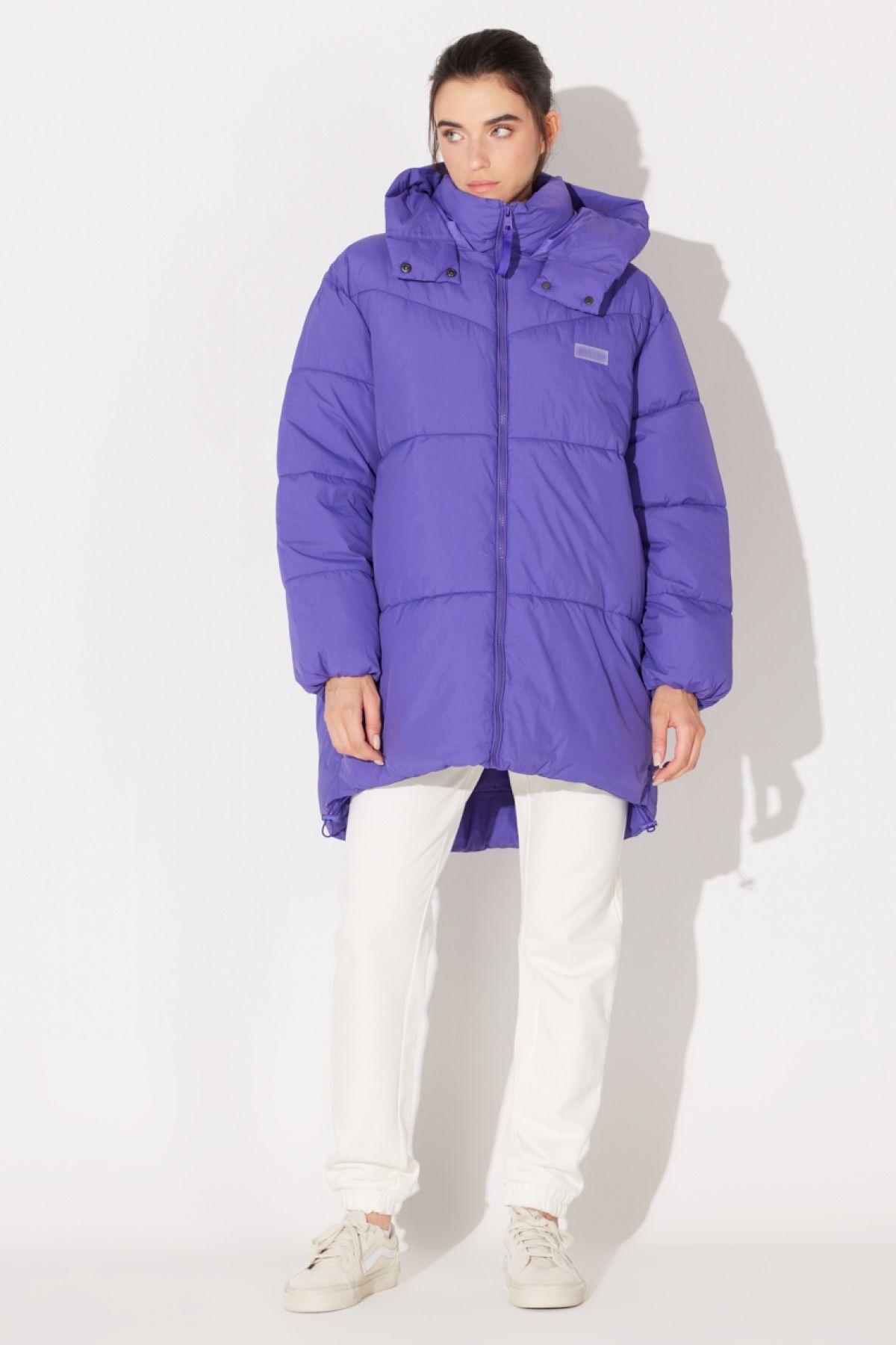 Loose Fit Rahat Kesim Kapüşonlu Fermuarlı Kadın Uzun Mor Şişme Mont Loose Fit Rahat Kesim Kapüşonlu Fermuarlı Kadın Uzun Mor Şişme Mont
