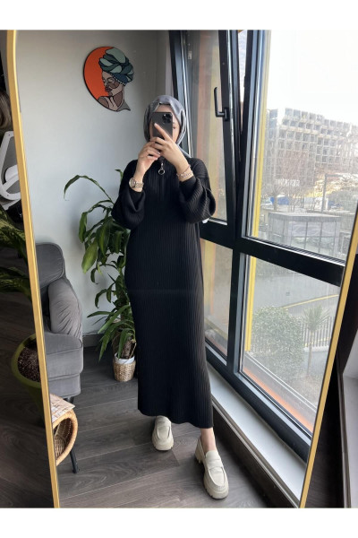 Oversize Bol Kesim Fermuar Yaka Fitilli Triko Tesettür Elbise Oversize Bol Kesim Fermuar Yaka Fitilli Triko Tesettür Elbise