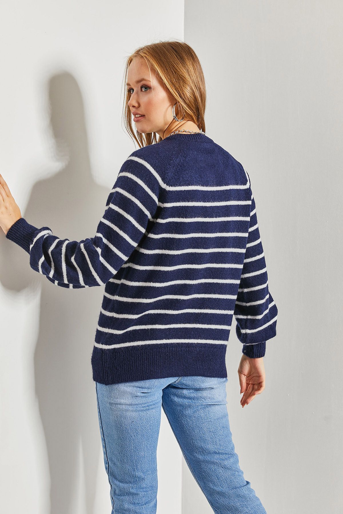 Kadın Yakası İlikli Balıkçı Yaka Çizgili Triko Kazak Kadın Yakası İlikli Balıkçı Yaka Çizgili Triko Kazak