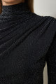 Kadın Siyah Büzgülü Dik Yaka Işıltılı Örme Bluz FF00141 Kadın Siyah Büzgülü Dik Yaka Işıltılı Örme Bluz FF00141