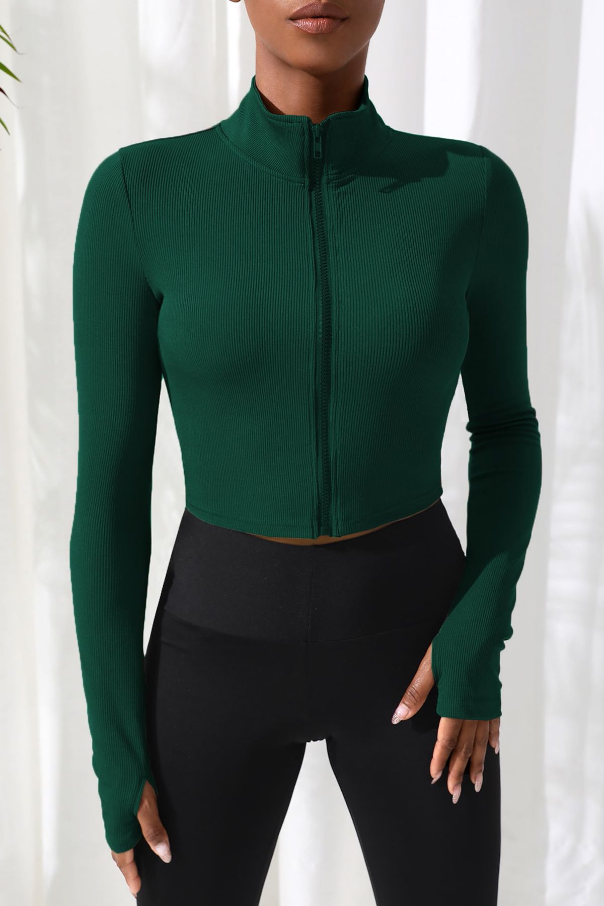 Kadın Yeşil Uzun Kol Fermuarlı Parmak Geçme Detaylı Dik Yaka Crop Top Bluz Kadın Yeşil Uzun Kol Fermuarlı Parmak Geçme Detaylı Dik Yaka Crop Top Bluz