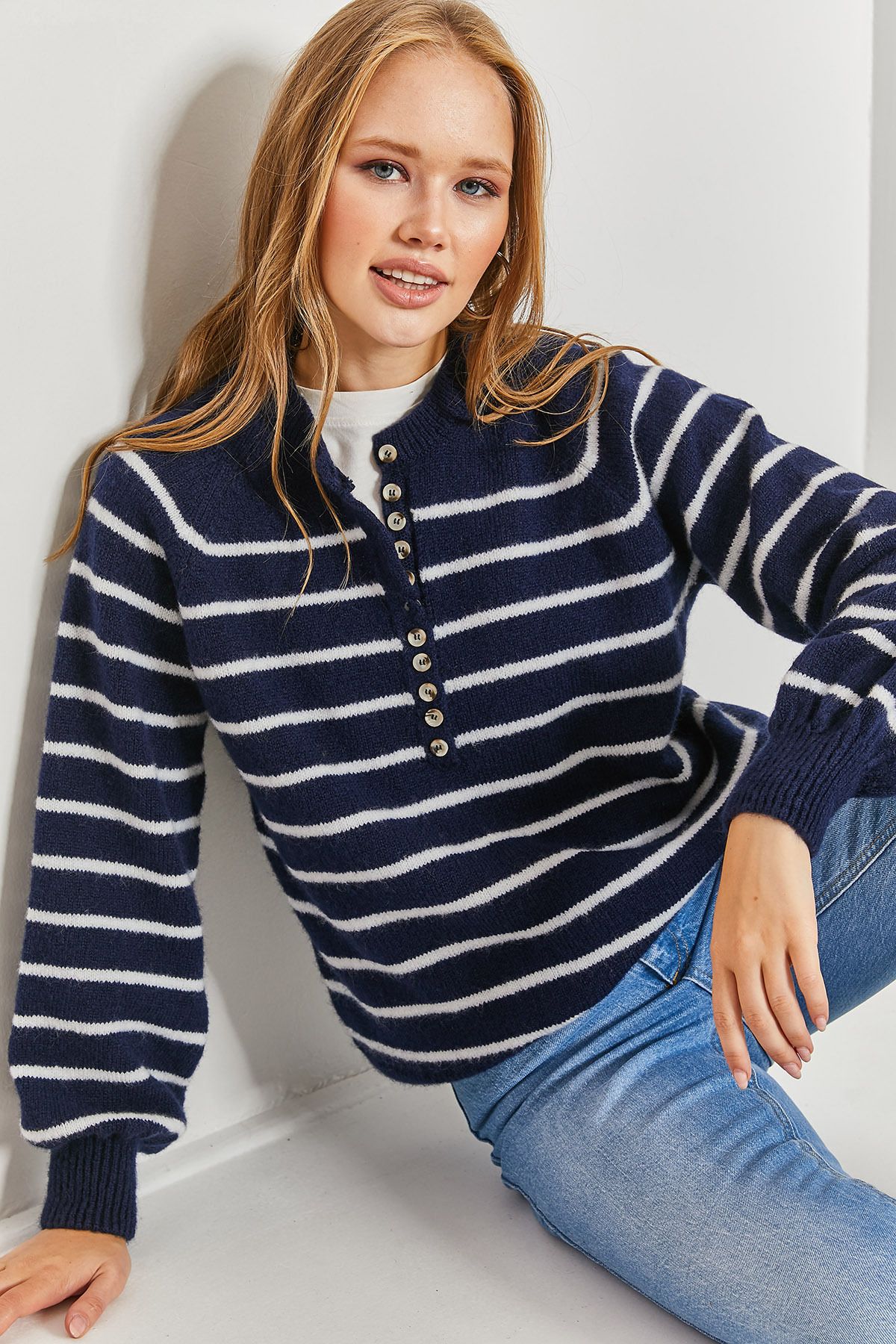 Kadın Yakası İlikli Balıkçı Yaka Çizgili Triko Kazak Kadın Yakası İlikli Balıkçı Yaka Çizgili Triko Kazak
