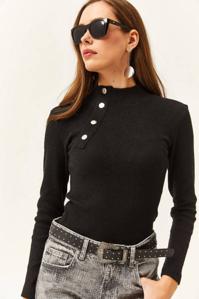 Kadın Siyah Düğme Detaylı Yarım Balıkçı Likralı Bluz