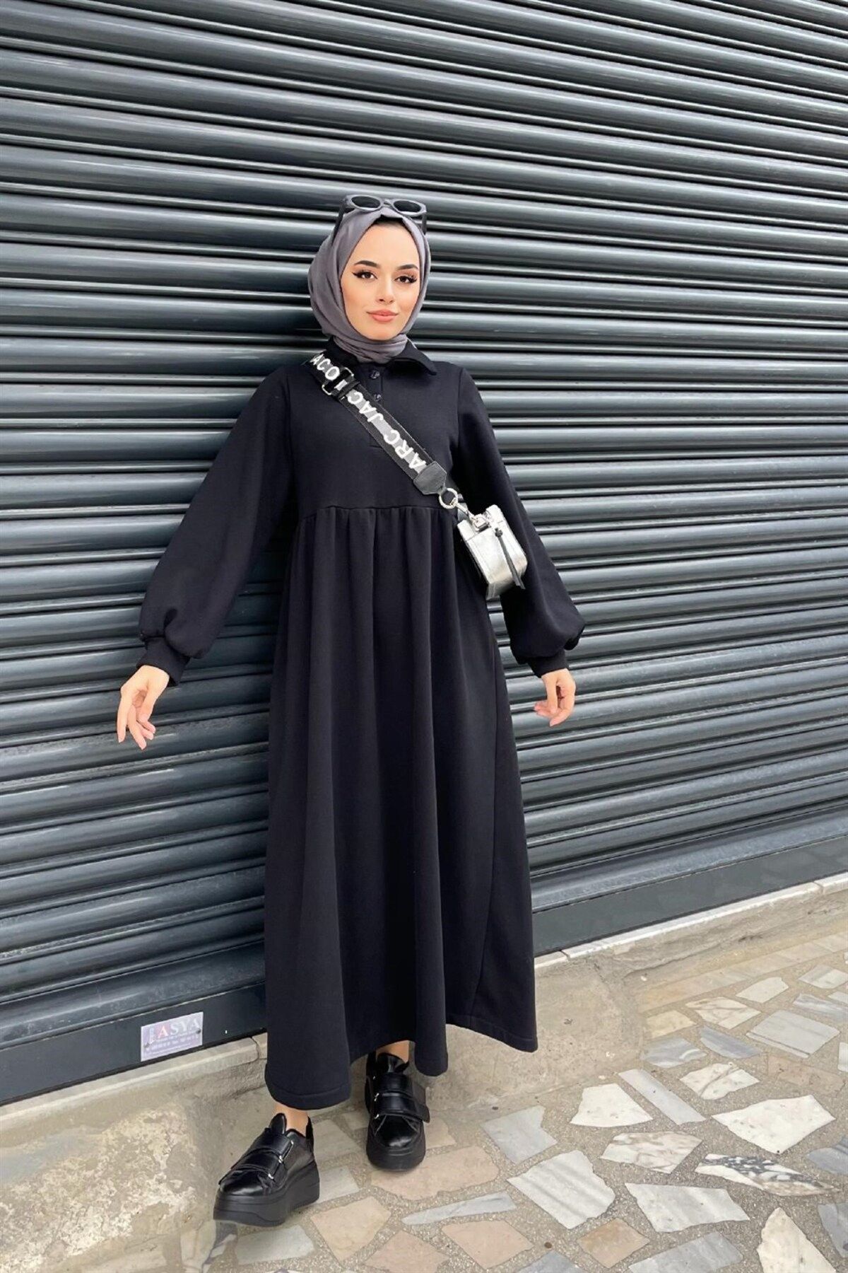 Önden Düğmeli Üç Iplik Elbise Siyah