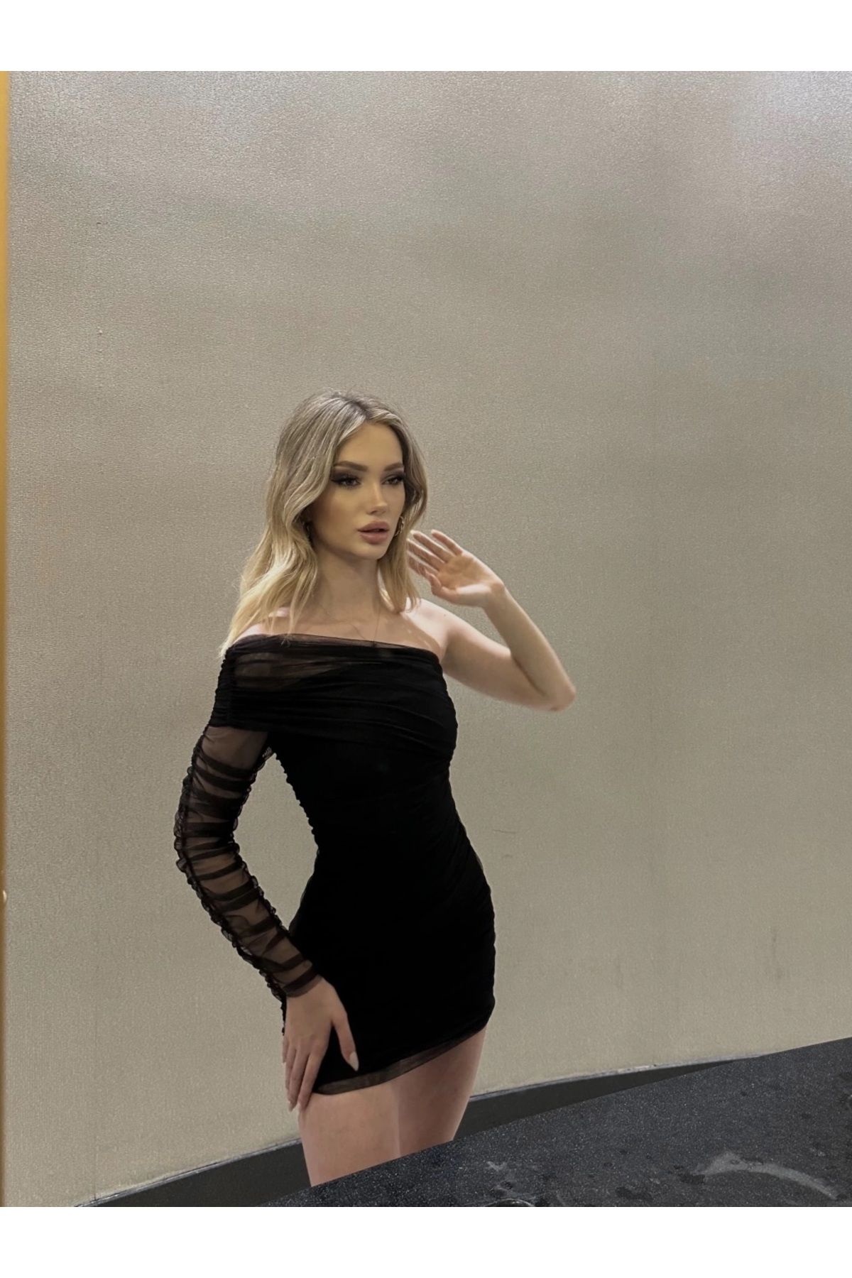 Kadın Tek Kol Astarlı Drapeli Mini Trend Tül Elbise Kadın Tek Kol Astarlı Drapeli Mini Trend Tül Elbise