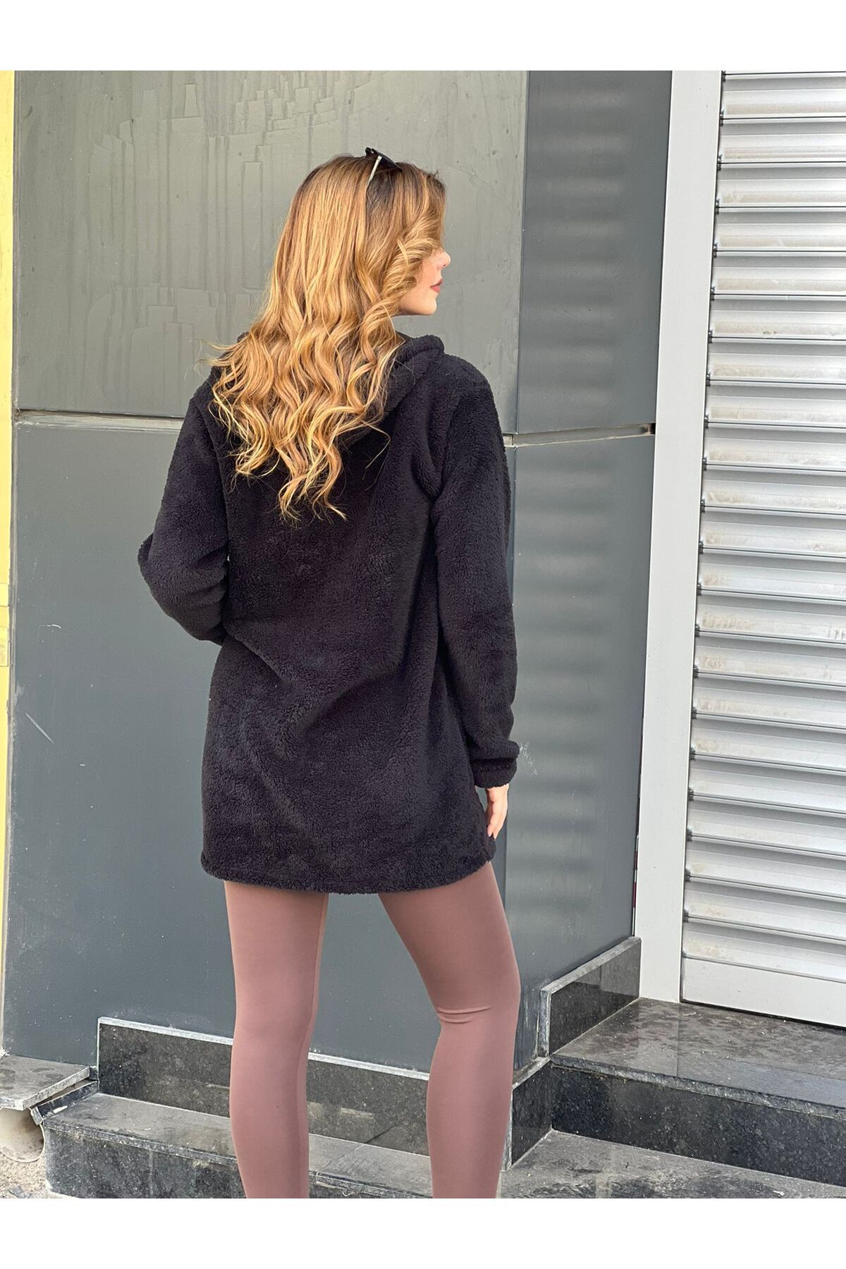 Kadın Siyah Kapşonlu Uzun Peluş Ceket Kadın Siyah Kapşonlu Uzun Peluş Ceket