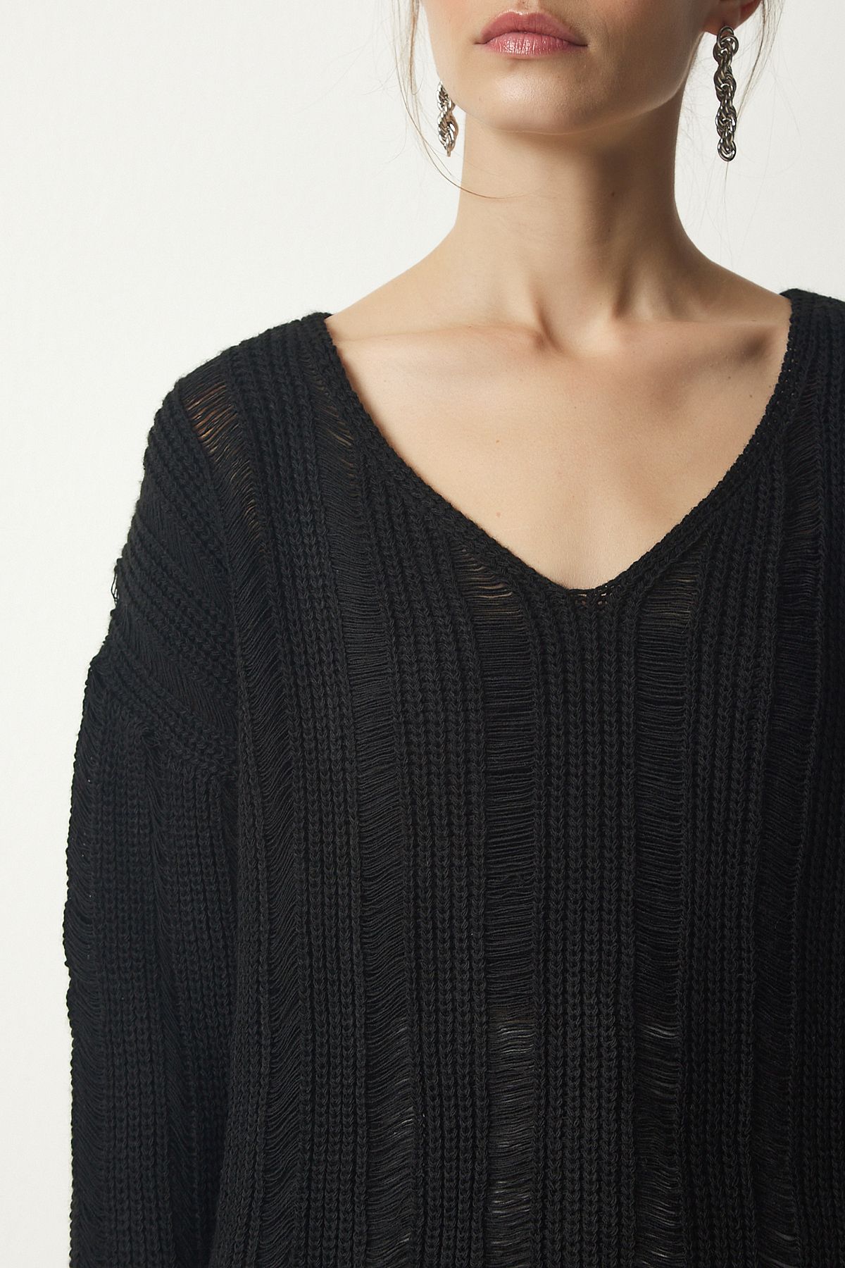 Kadın Siyah Yırtık Detaylı Oversize Triko Kazak Kİ00105 Kadın Siyah Yırtık Detaylı Oversize Triko Kazak Kİ00105