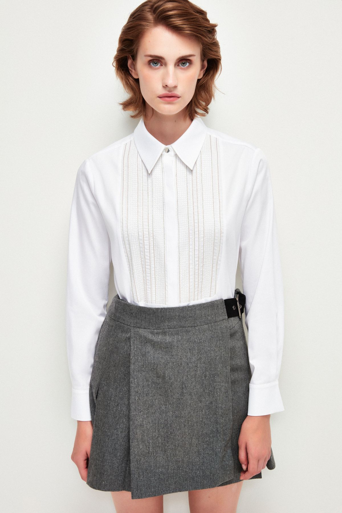 Nakışlı Önü Zincirli Uzun Kollu Gömlek Nakışlı Önü Zincirli Uzun Kollu Gömlek