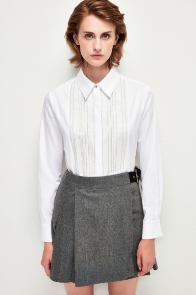 Nakışlı Önü Zincirli Uzun Kollu Gömlek Nakışlı Önü Zincirli Uzun Kollu Gömlek