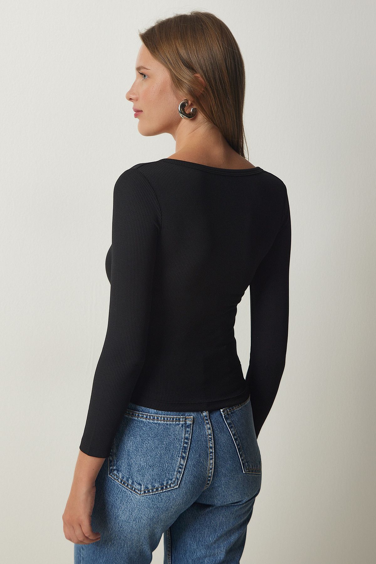 Kadın Siyah Düğmeli Yaka Fitilli Crop Örme Bluz LD00066 Kadın Siyah Düğmeli Yaka Fitilli Crop Örme Bluz LD00066