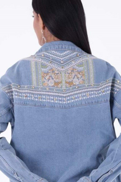 Sırtı Nakışlı ve Uzun Kollu Cepli Bomber Kadın Kot Ceket Orta Mavi Denim Sırtı Nakışlı ve Uzun Kollu Cepli Bomber Kadın Kot Ceket Orta Mavi Denim