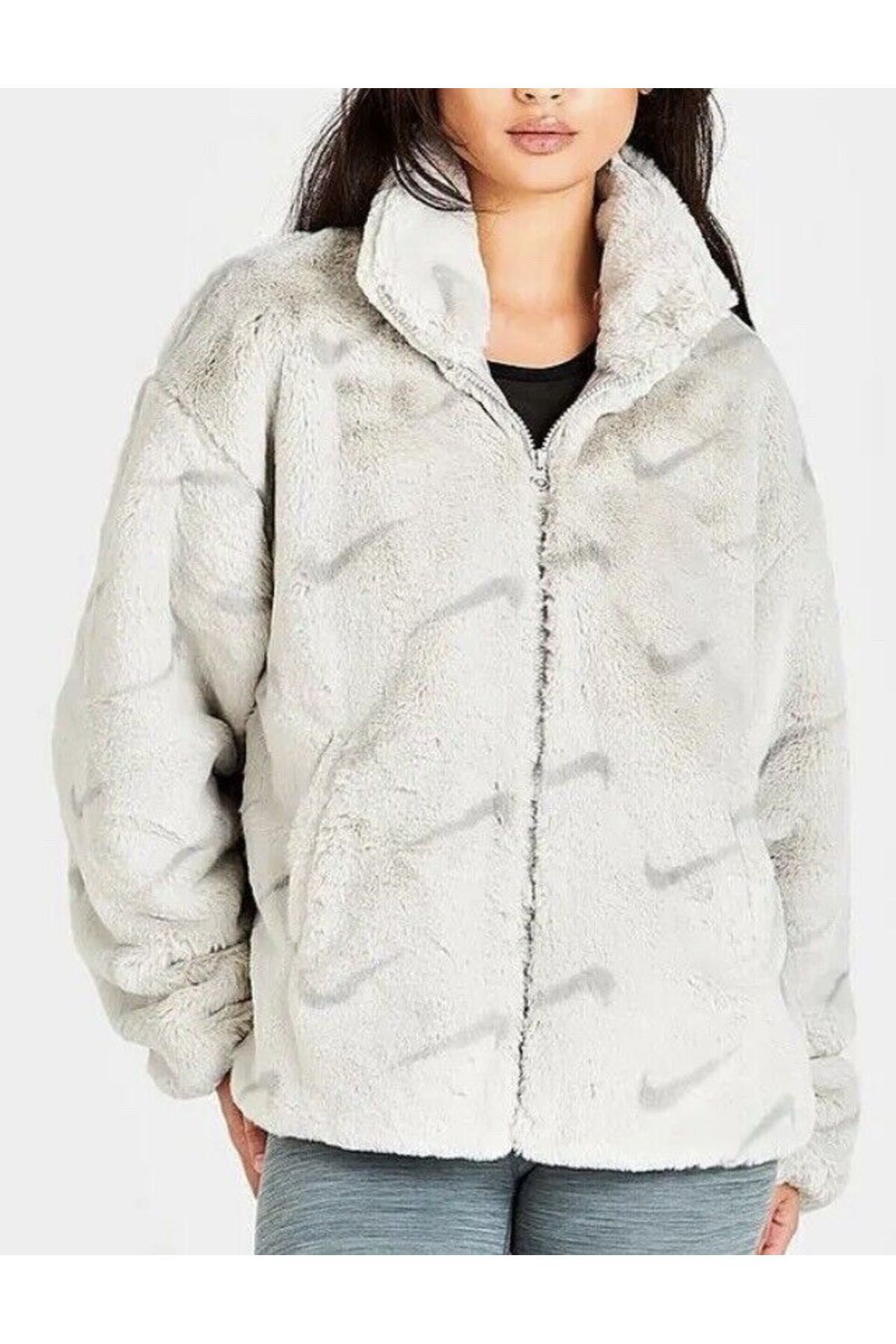Sportswear Plush Baskılı Suni Kürklü Kadın Ceketi. Sportswear Plush Baskılı Suni Kürklü Kadın Ceketi.