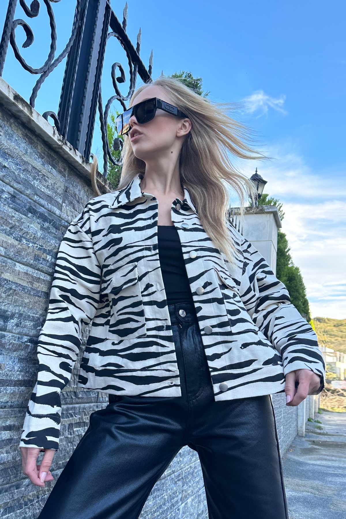 Kadın Siyah-Krem Zebra Desenli Crop Jean Ceket ALC-X11229 Kadın Siyah-Krem Zebra Desenli Crop Jean Ceket ALC-X11229