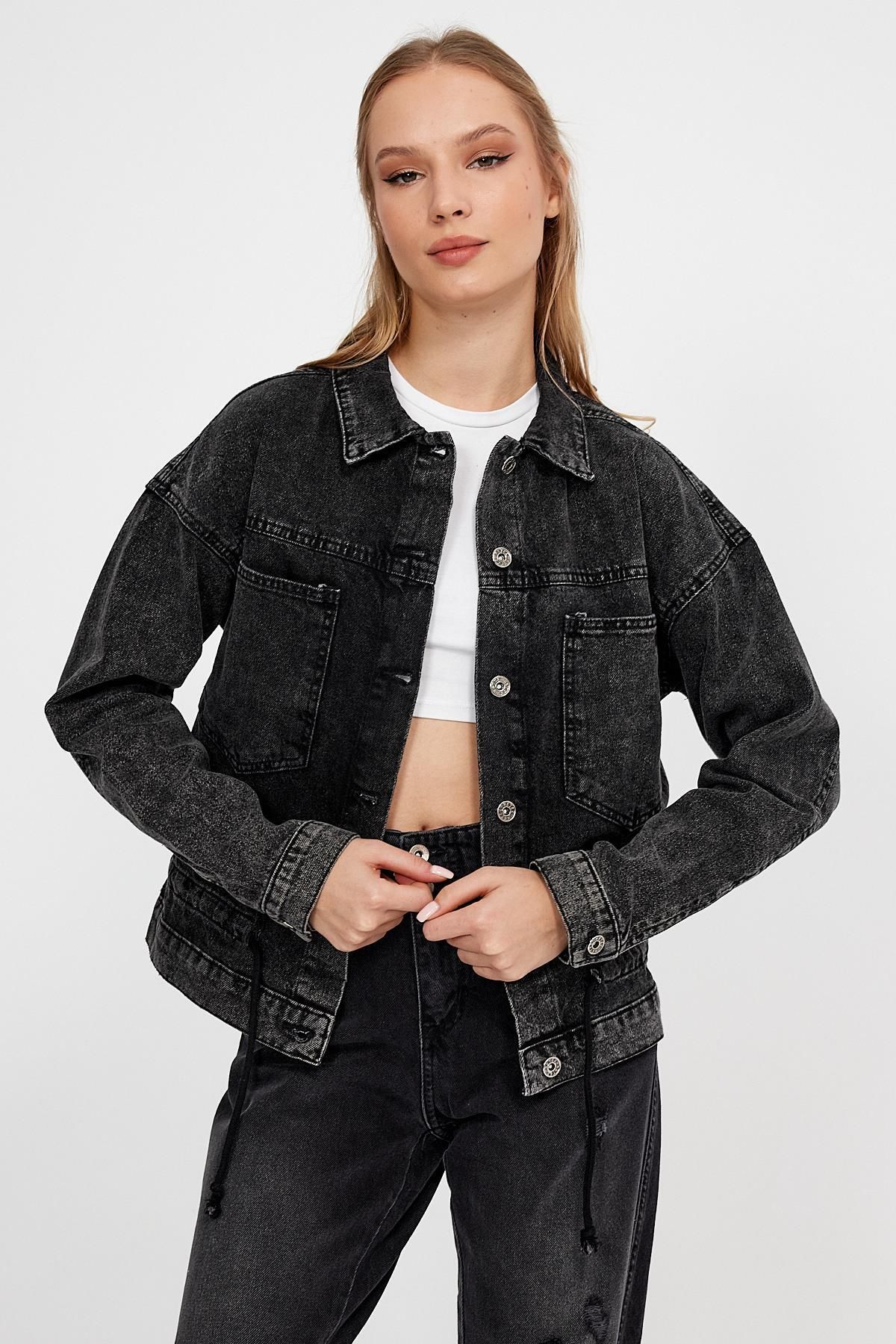 ÖZEL KOLEKSİYON BAĞLAMA DETAYLI DENİM CEKET (AG-3006) ÖZEL KOLEKSİYON BAĞLAMA DETAYLI DENİM CEKET (AG-3006)