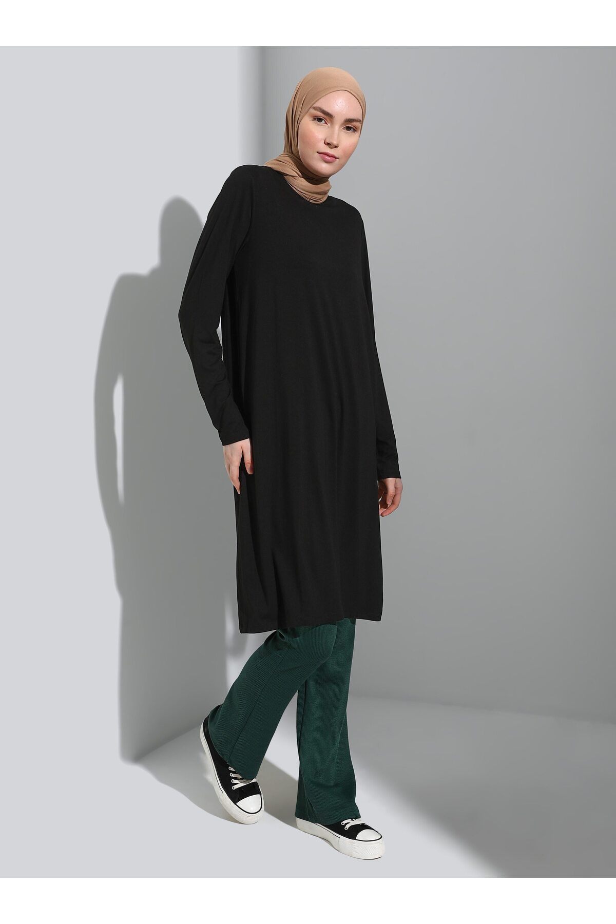 Viskon Kumaştan Bisiklet Yaka Tunik - Siyah - Basic Viskon Kumaştan Bisiklet Yaka Tunik - Siyah - Basic
