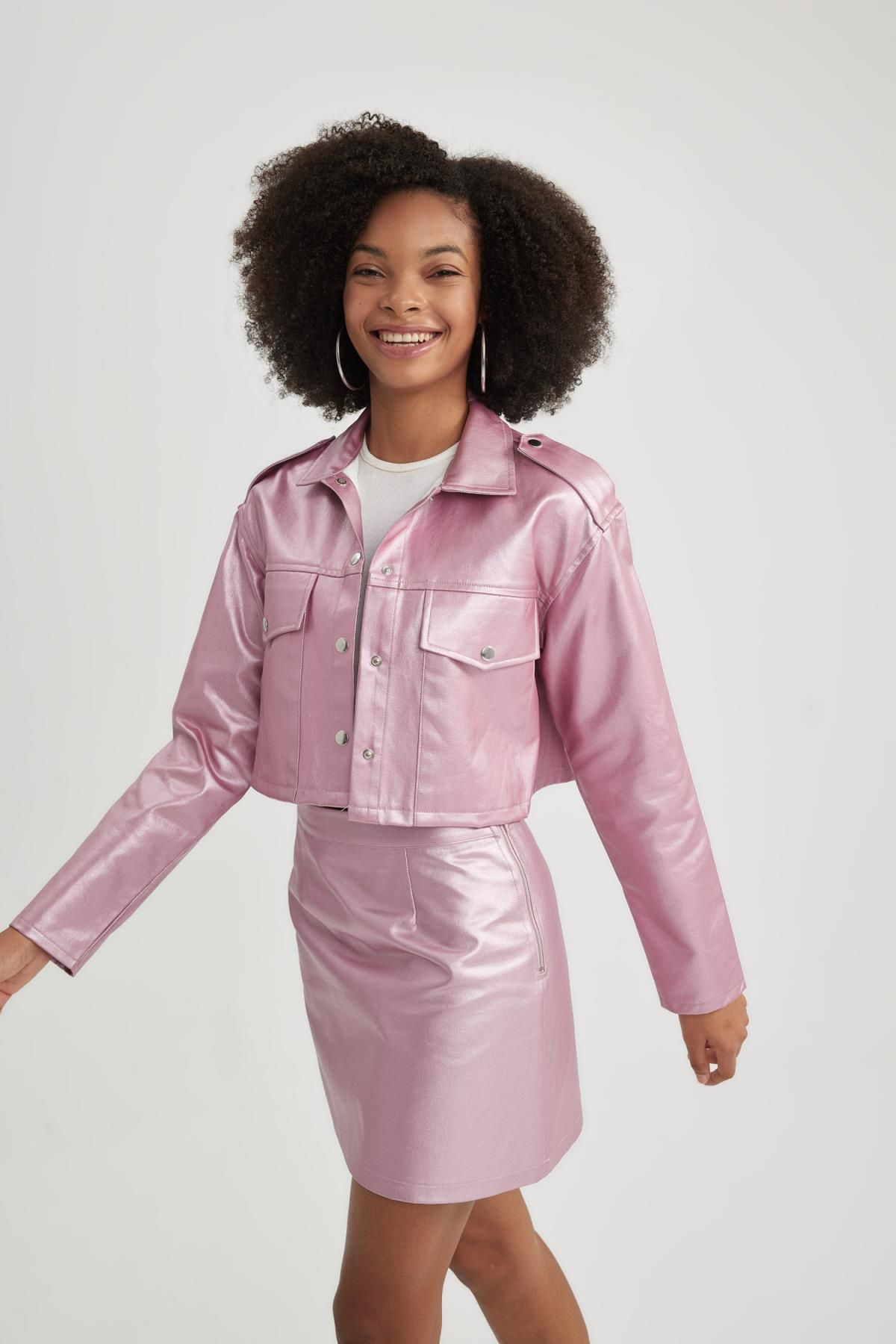 Oversize Fit Parlak Gabardin Kumaş Ceket Gömlek B9277ax23cw Oversize Fit Parlak Gabardin Kumaş Ceket Gömlek B9277ax23cw