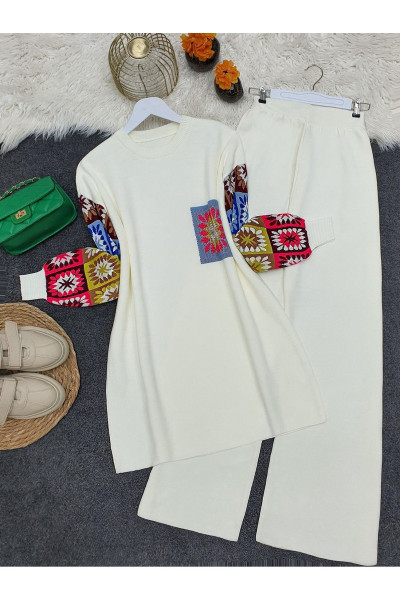 Kolu Ve Önü Etnik Desenli Kışlık Triko Takım