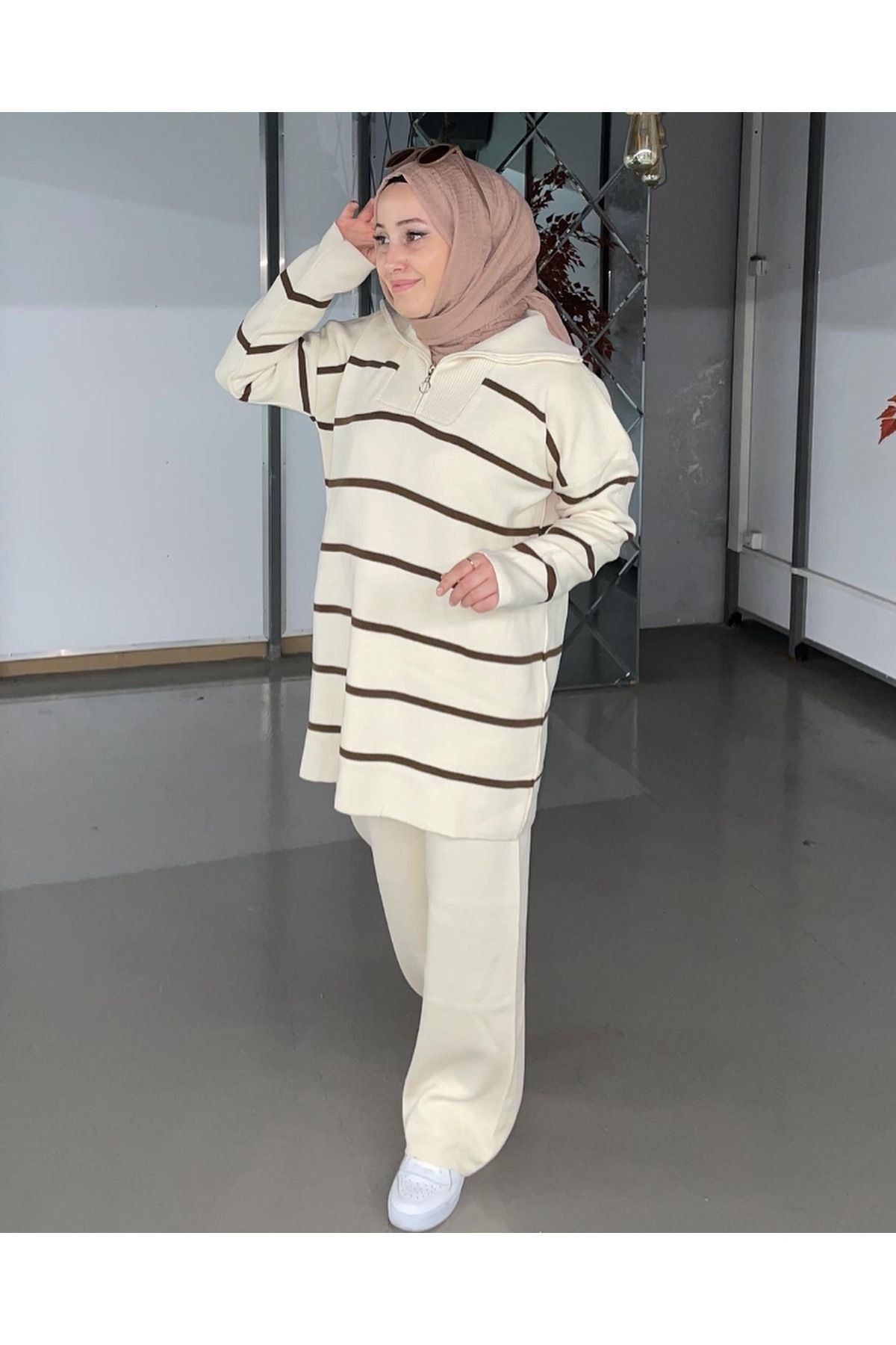 Yaka Fermuarlı Çizgili Triko Takım Yaka Fermuarlı Çizgili Triko Takım