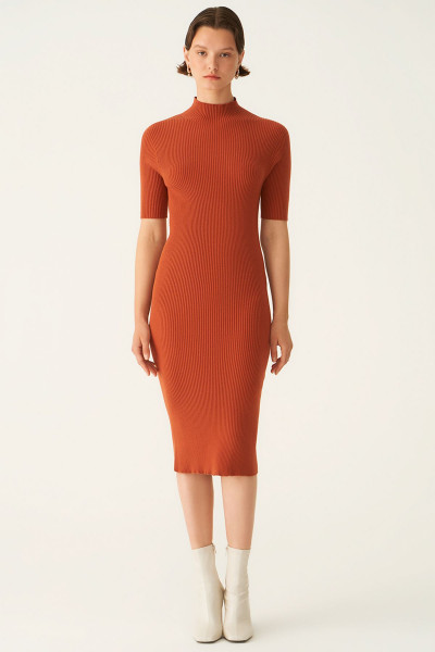 Lien Regular Fit Degaje Yaka Diz Altı Taba Renk Triko Elbise