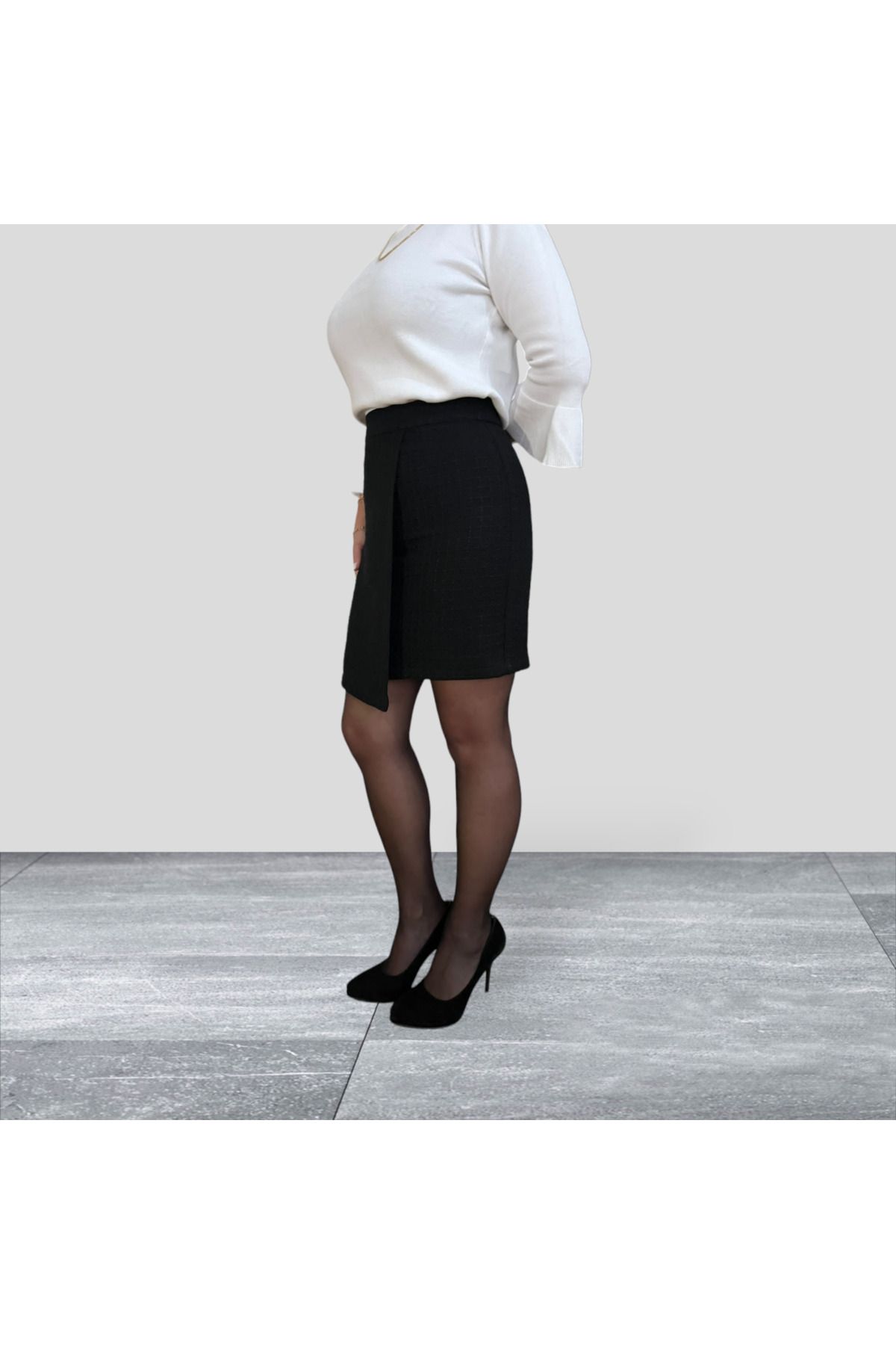 Tüvit Kumaş Siyah Mini Boy Önden Kapaklı Astarlı Etek Tüvit Kumaş Siyah Mini Boy Önden Kapaklı Astarlı Etek