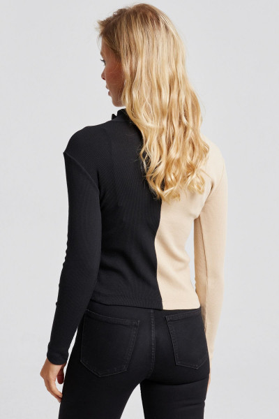 Kadın Vanilya-Siyah Renk Bloklu Kaşkorse Bluz EY2586 Kadın Vanilya-Siyah Renk Bloklu Kaşkorse Bluz EY2586