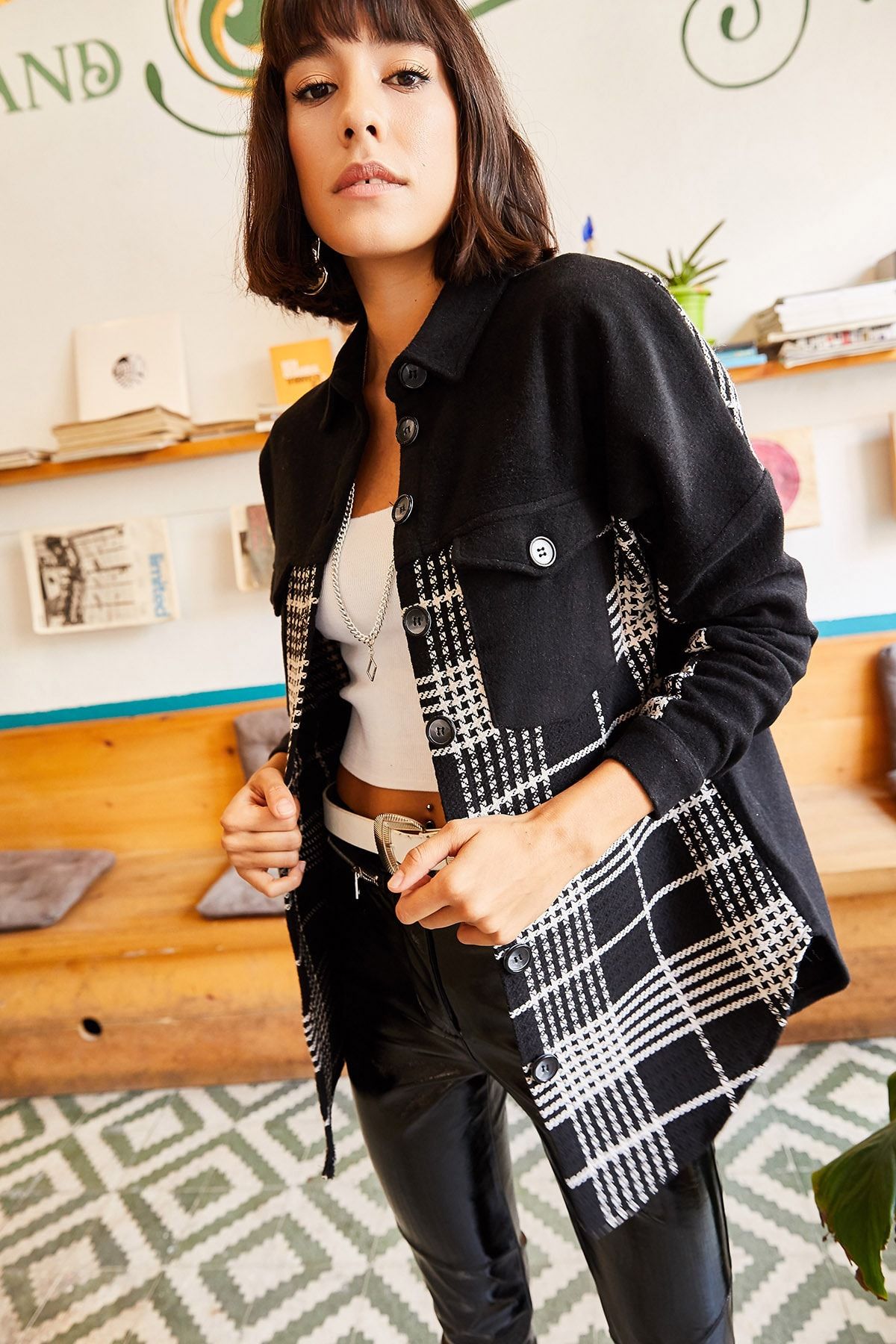 Kadın Siyah Renk Bloklu Kaşe Gömlek Ceket CKT-19000224 Kadın Siyah Renk Bloklu Kaşe Gömlek Ceket CKT-19000224