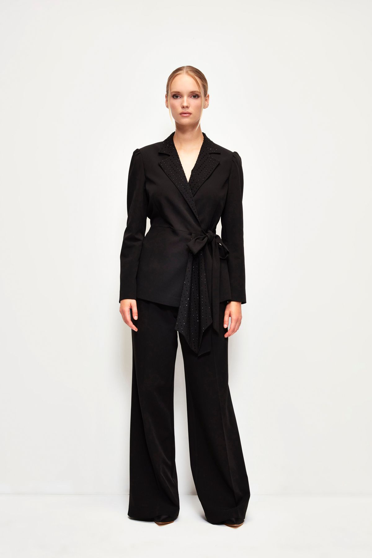 Mert Aslan Bağlama Detaylı Taşlı Ceket