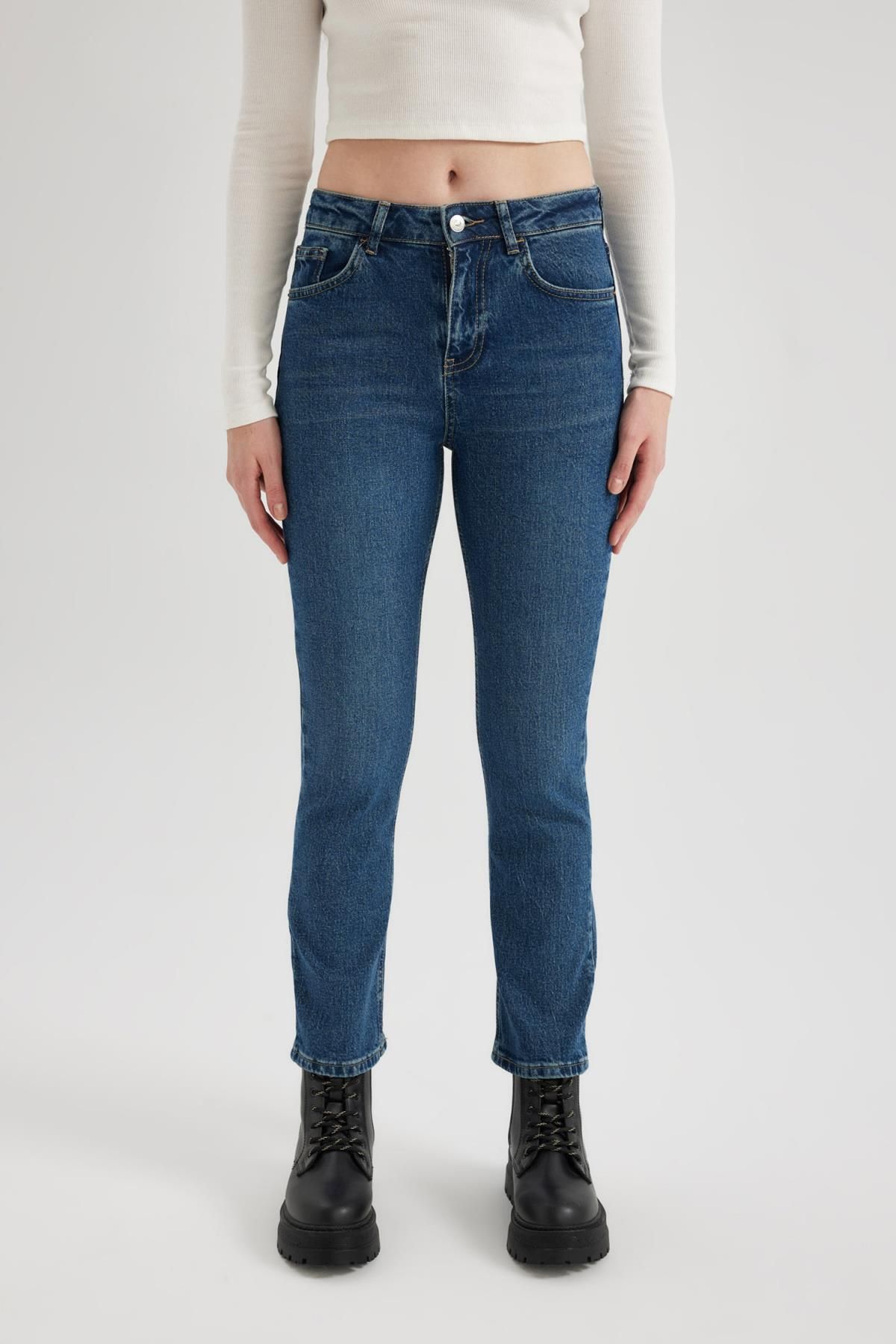 Slim Fit Dar Kesim Yüksek Bel Bilek Boy Jean Pantolon B8204ax23cw