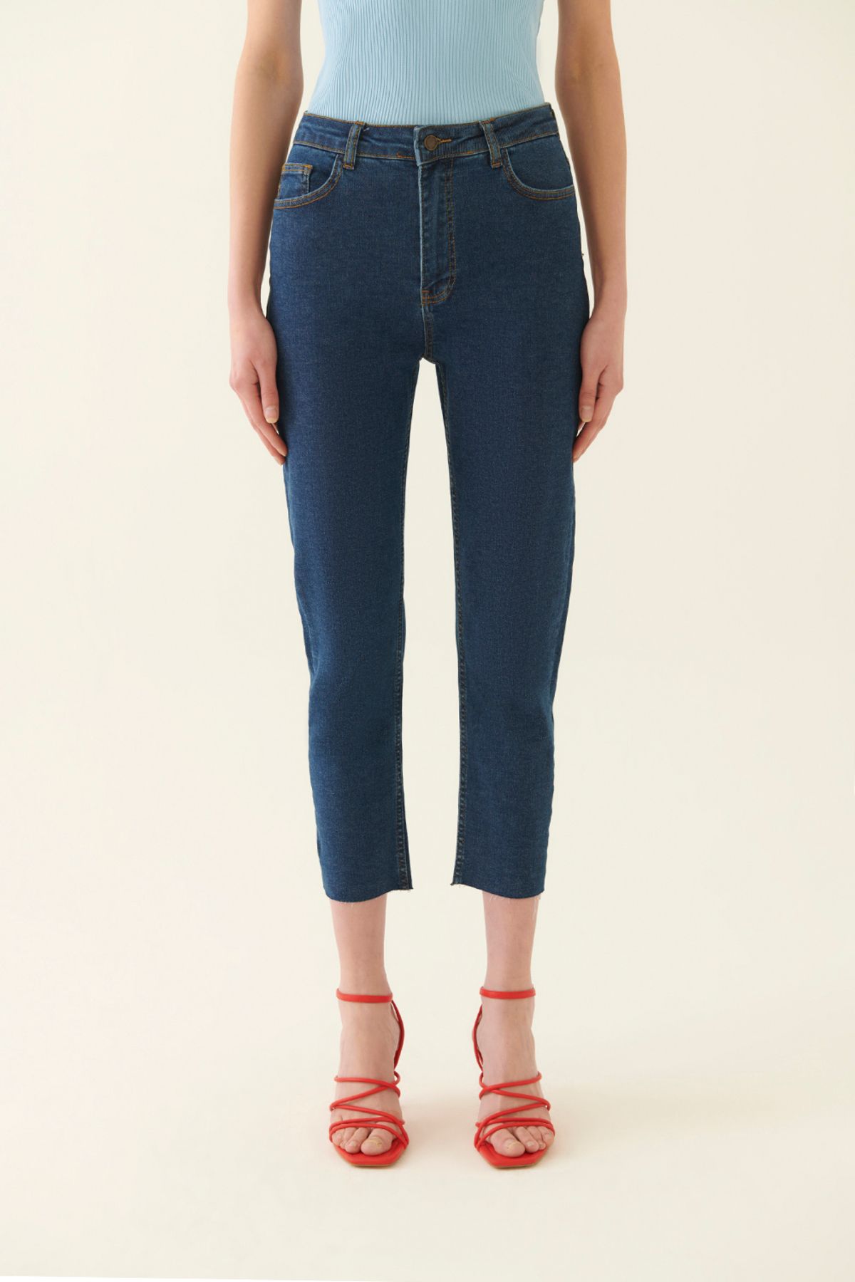 Romets Regular Fit Bilek Boy Orta Bel Lacivert Renk Kadın Denim Pantolon Romets Regular Fit Bilek Boy Orta Bel Lacivert Renk Kadın Denim Pantolon