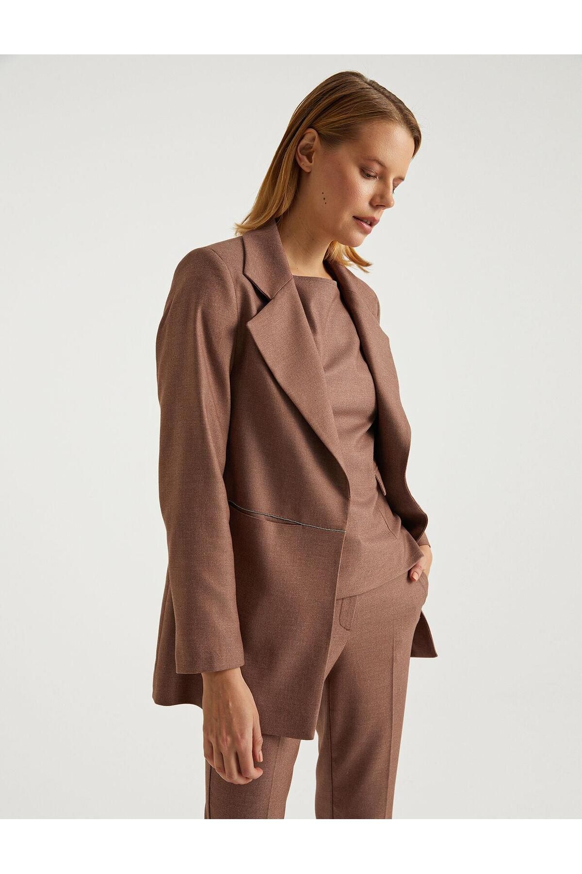Premium Seri Kahve Zincir Cep Cutout Detaylı Blazer Premium Seri Kahve Zincir Cep Cutout Detaylı Blazer