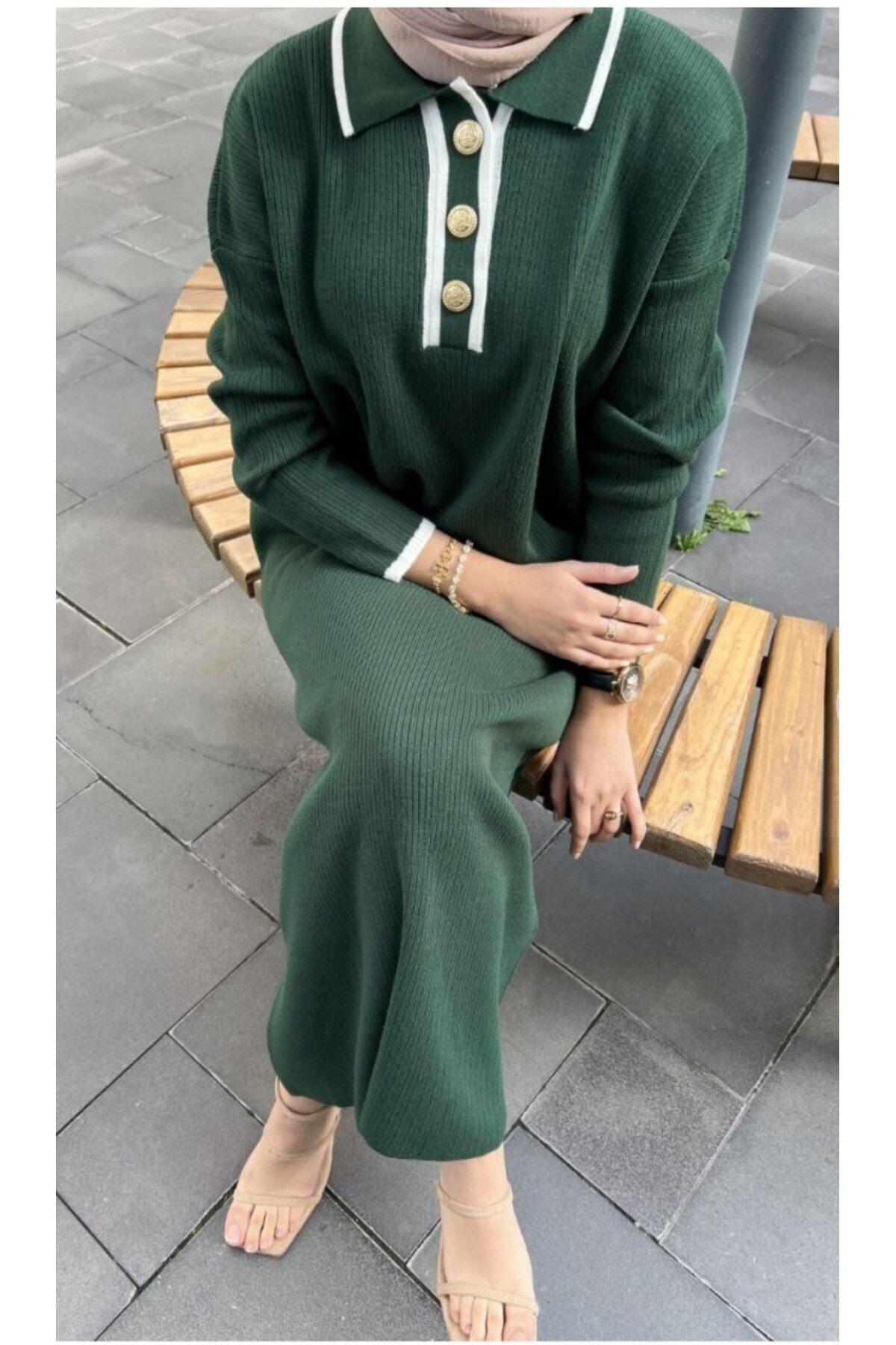 Oversize Düğmeli V Yaka Fitilli Triko Tesettür Elbise Oversize Düğmeli V Yaka Fitilli Triko Tesettür Elbise