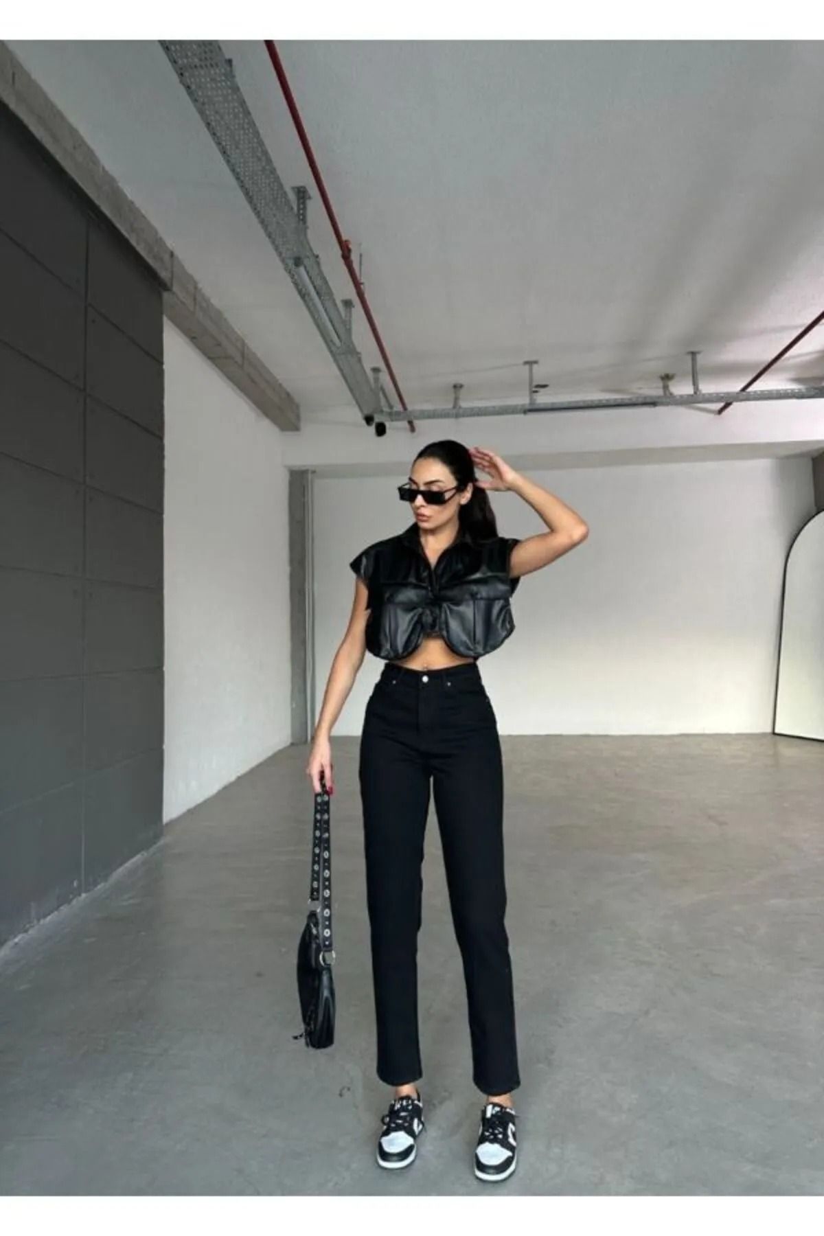 Lora Yüksek Bel Siyah Mom Jeans Power Likralı Esnek Kot Pantolon Lora Yüksek Bel Siyah Mom Jeans Power Likralı Esnek Kot Pantolon