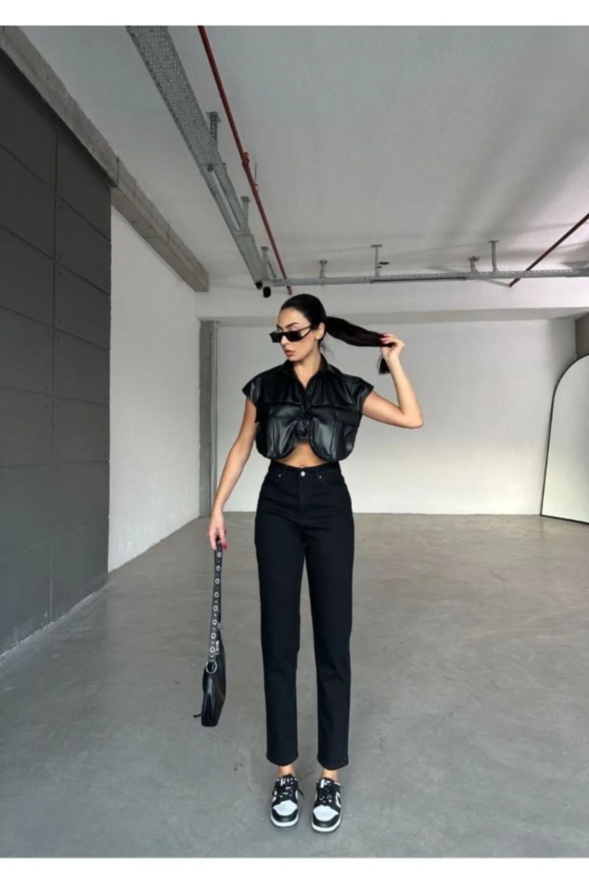 Lora Yüksek Bel Siyah Mom Jeans Power Likralı Esnek Kot Pantolon Lora Yüksek Bel Siyah Mom Jeans Power Likralı Esnek Kot Pantolon