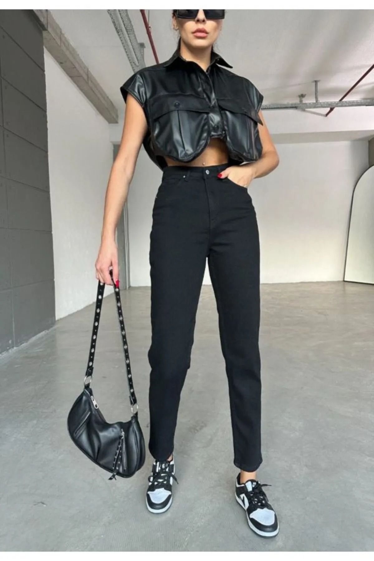 Lora Yüksek Bel Siyah Mom Jeans Power Likralı Esnek Kot Pantolon Lora Yüksek Bel Siyah Mom Jeans Power Likralı Esnek Kot Pantolon