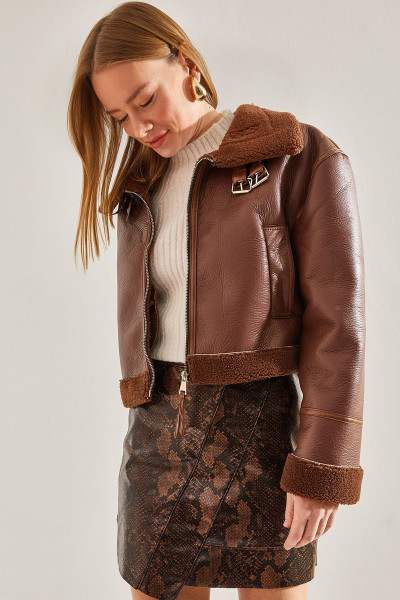 Kadın Yakası Kemerli Lamine Ceket Kadın Yakası Kemerli Lamine Ceket