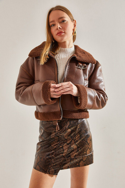 Kadın Yakası Kemerli Lamine Ceket Kadın Yakası Kemerli Lamine Ceket