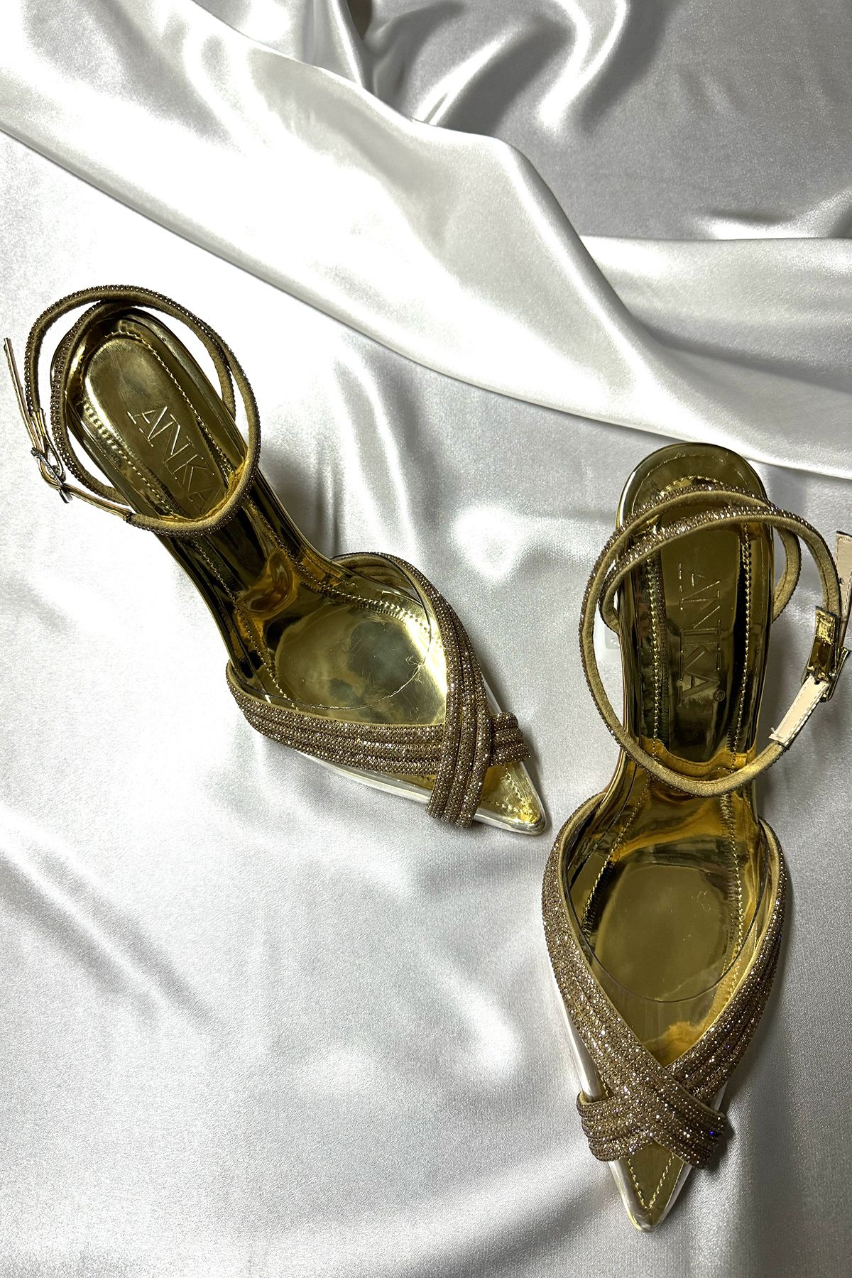 Lady Princess Altın Şeffaf Çapraz Taşlı 8 Cm Şeffaf Topuklu Sivri Burunlu Abiye Ayakkabı Lady Princess Altın Şeffaf Çapraz Taşlı 8 Cm Şeffaf Topuklu Sivri Burunlu Abiye Ayakkabı
