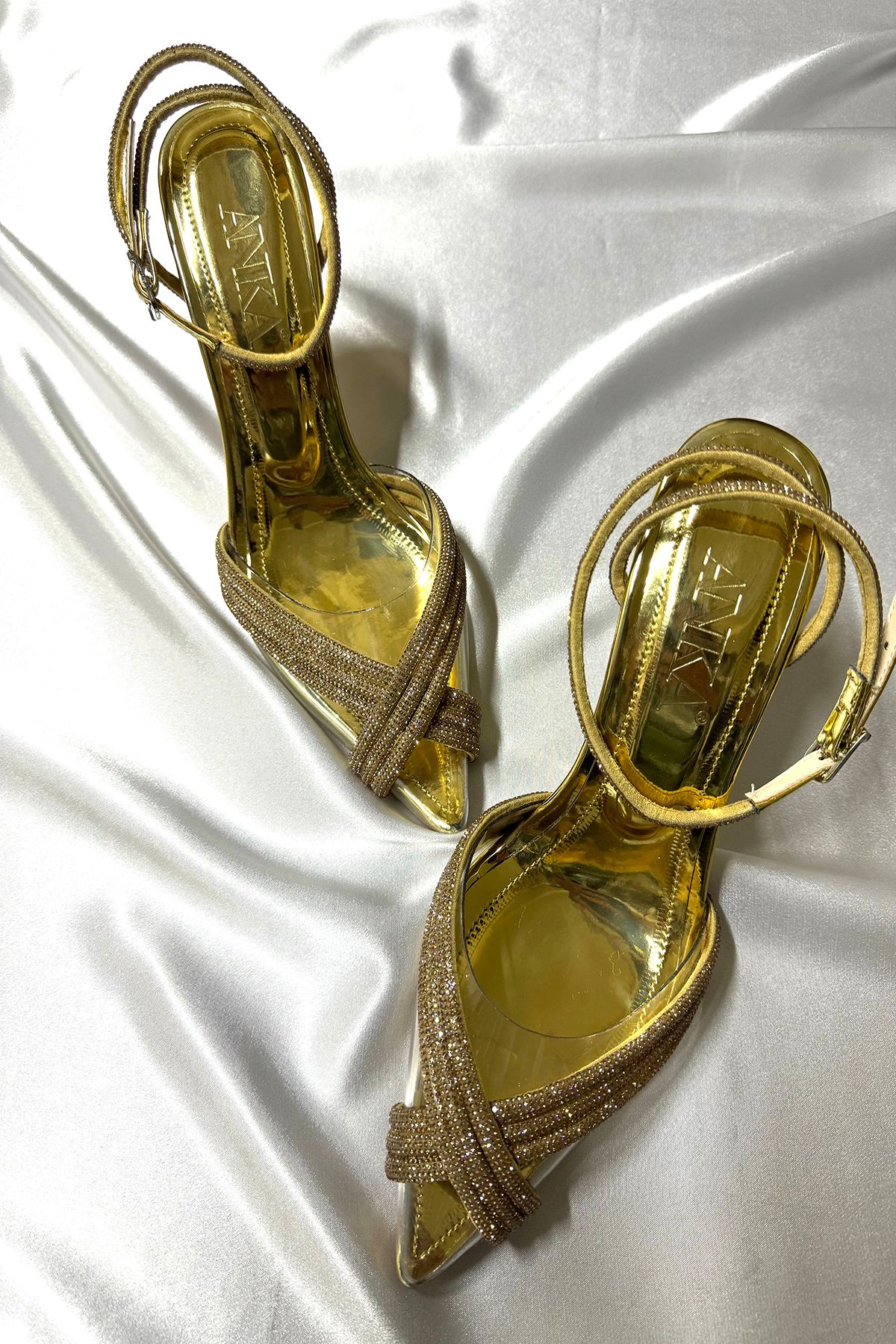 Lady Princess Altın Şeffaf Çapraz Taşlı 8 Cm Şeffaf Topuklu Sivri Burunlu Abiye Ayakkabı Lady Princess Altın Şeffaf Çapraz Taşlı 8 Cm Şeffaf Topuklu Sivri Burunlu Abiye Ayakkabı