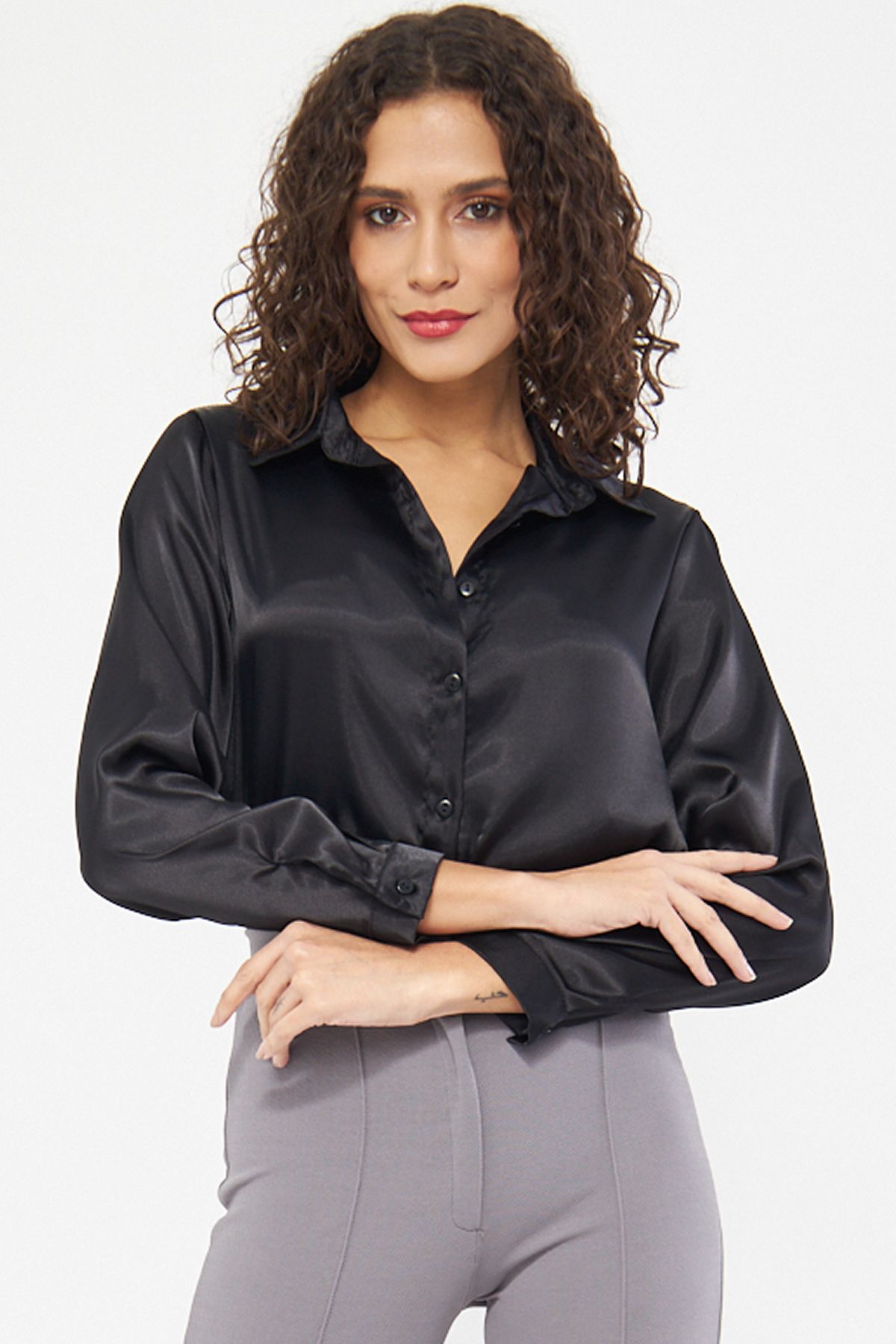 Kadın Siyah Oversize Saten Gömlek Kadın Siyah Oversize Saten Gömlek
