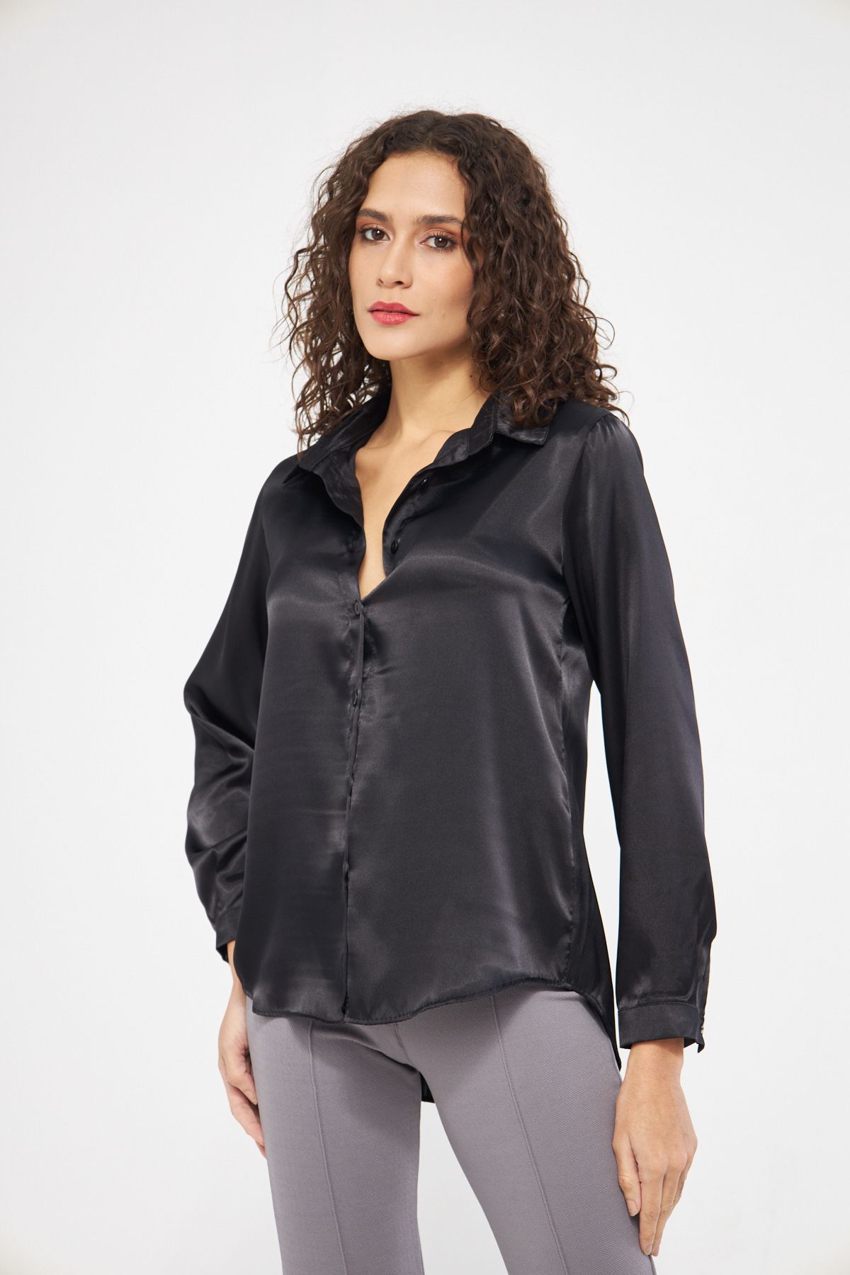 Kadın Siyah Oversize Saten Gömlek Kadın Siyah Oversize Saten Gömlek