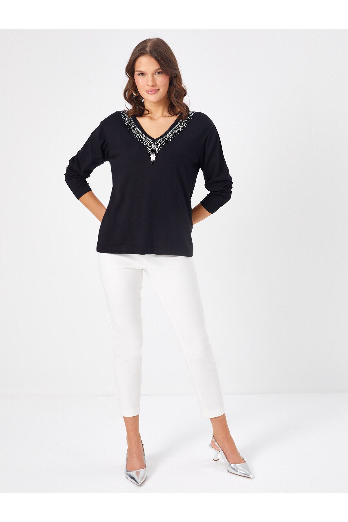 Taş Detaylı V Yaka Triko Bluz 68723 Taş Detaylı V Yaka Triko Bluz 68723