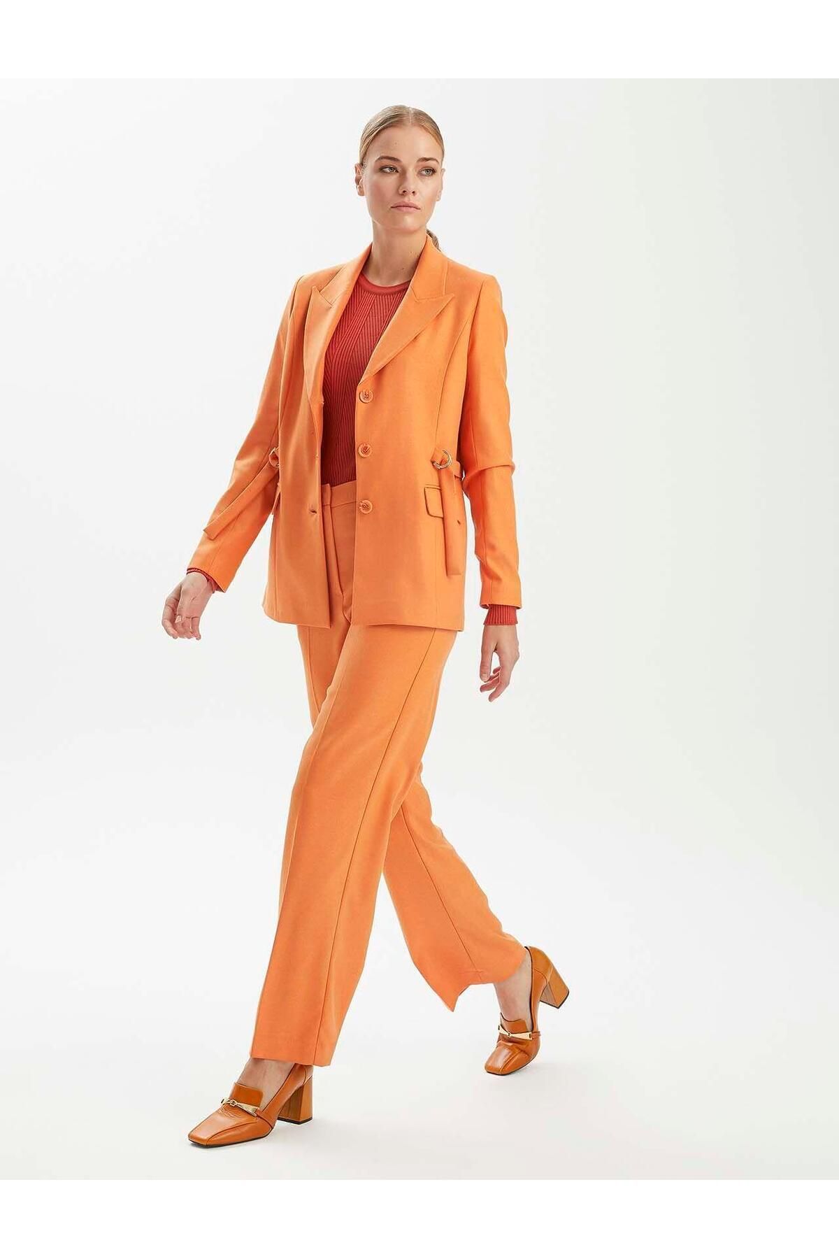 Premium Seri Burnt Orange Kemerli Toka Detaylı Cepli Ceket Premium Seri Burnt Orange Kemerli Toka Detaylı Cepli Ceket