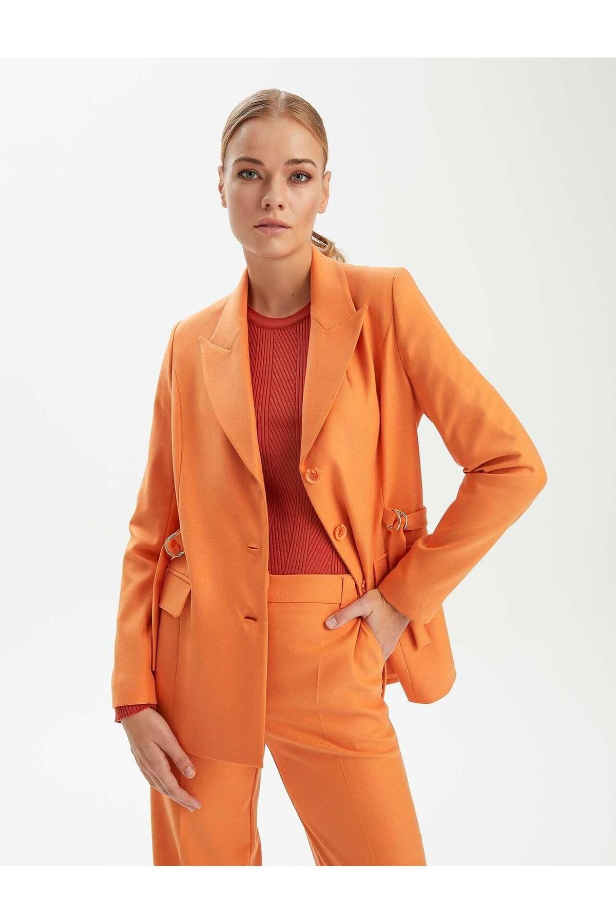 Premium Seri Burnt Orange Kemerli Toka Detaylı Cepli Ceket Premium Seri Burnt Orange Kemerli Toka Detaylı Cepli Ceket