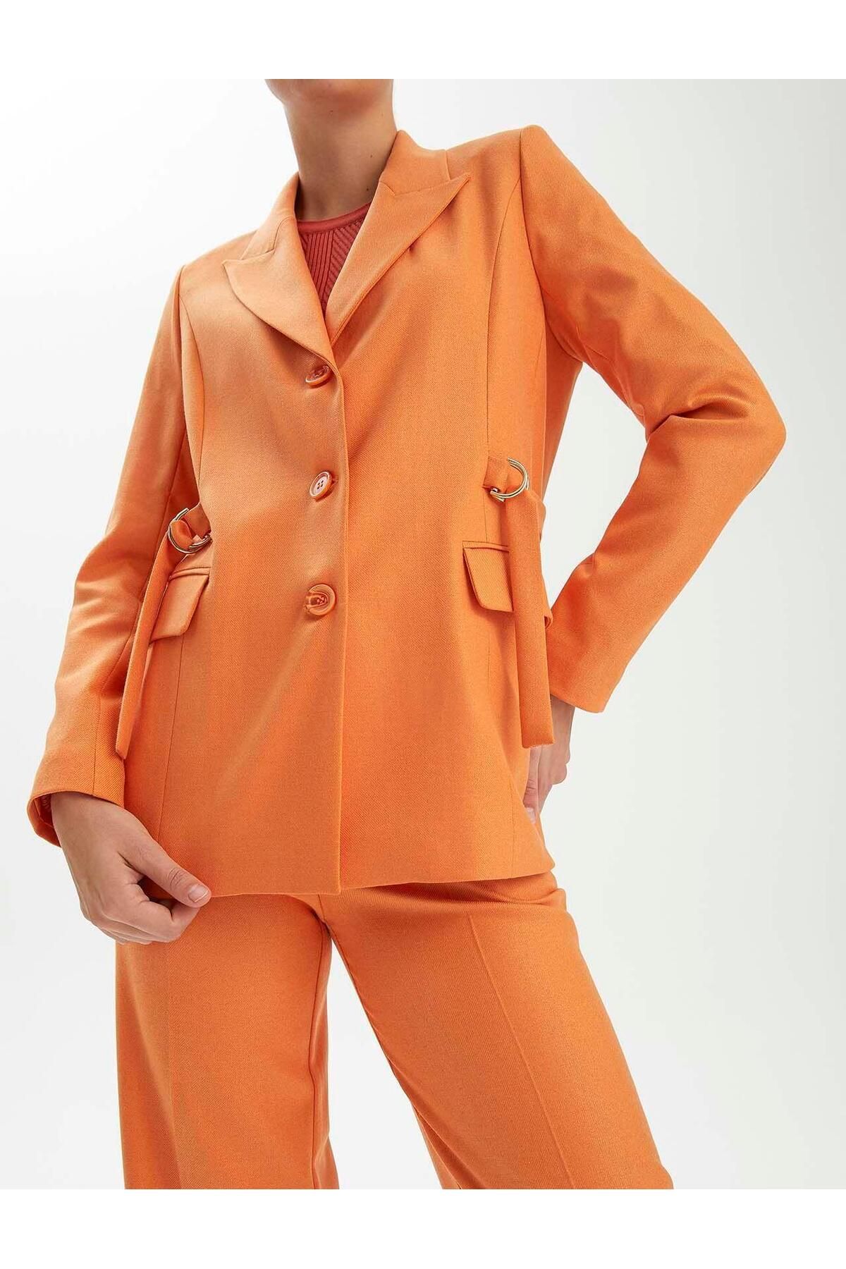 Premium Seri Burnt Orange Kemerli Toka Detaylı Cepli Ceket Premium Seri Burnt Orange Kemerli Toka Detaylı Cepli Ceket