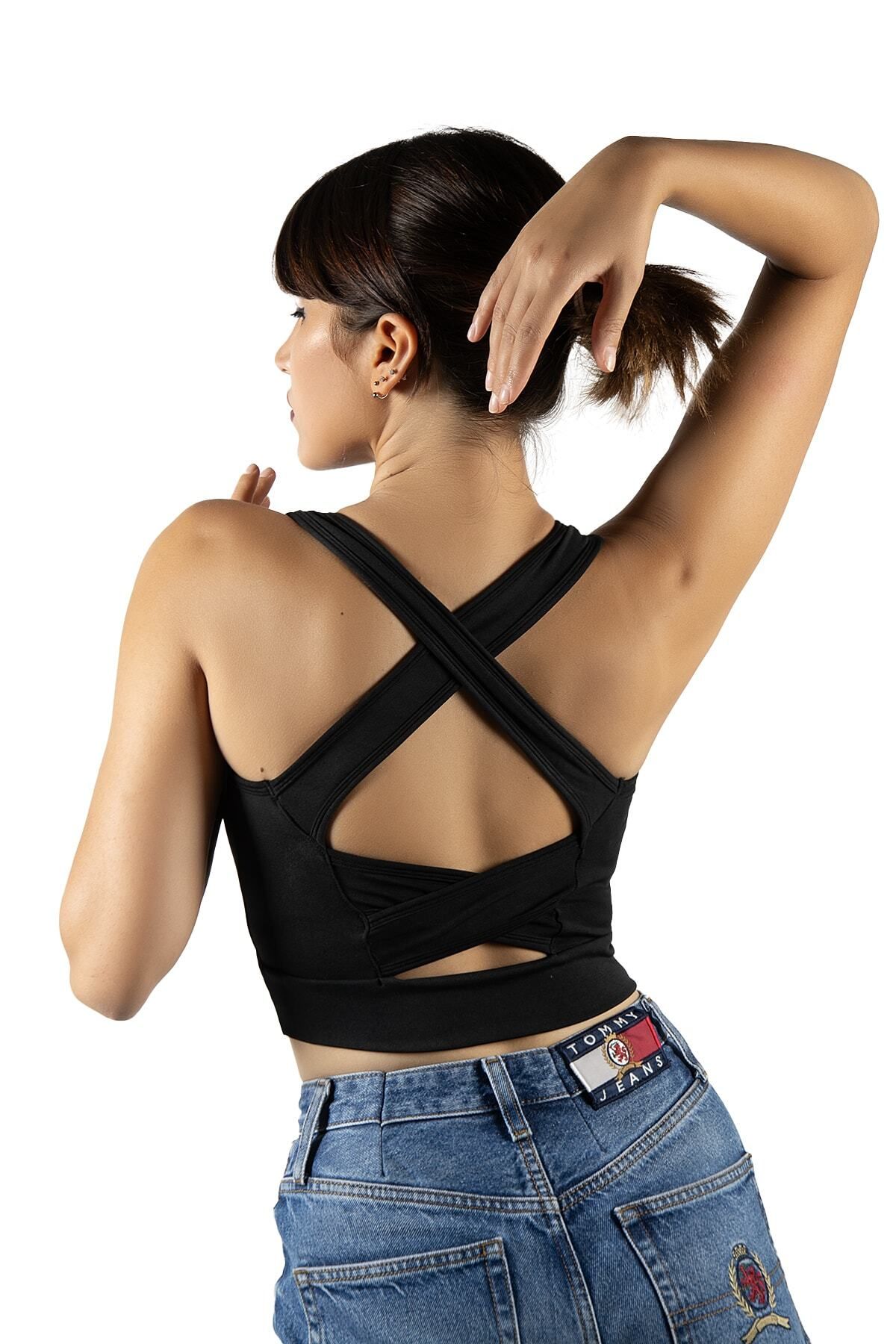 Siyah Sırt Detaylı Fitted/Vücuda Oturan Kare Yaka Spor Bluz Siyah Sırt Detaylı Fitted/Vücuda Oturan Kare Yaka Spor Bluz